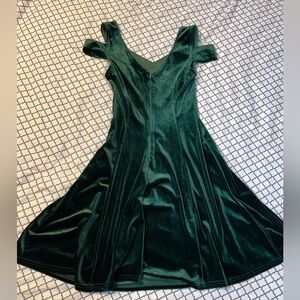 Chic Velvet Mini Dress in Deep Green